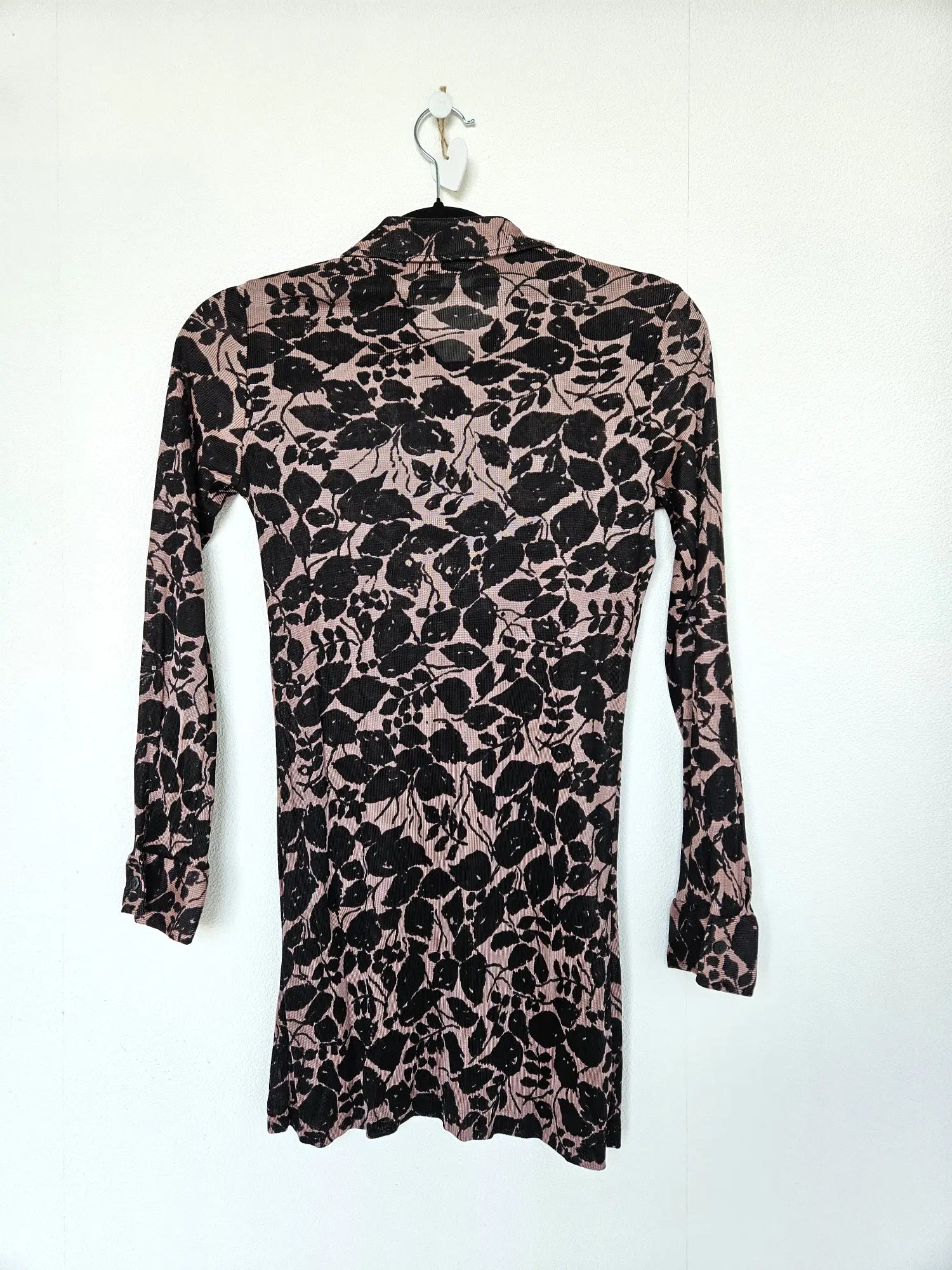 Lichtroze vintage top met zwarte bladeren | XS