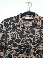 Lichtroze vintage top met zwarte bladeren | XS