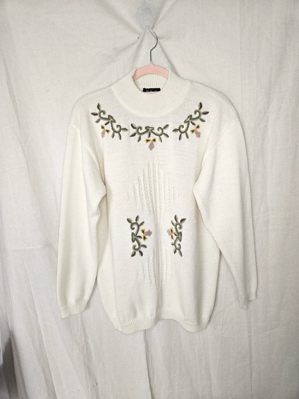 Cream white vintage sweater with embroidery | XL
