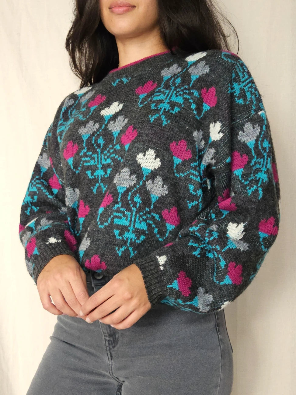 Donkergrijze vintage trui met roze en blauw | 3XL