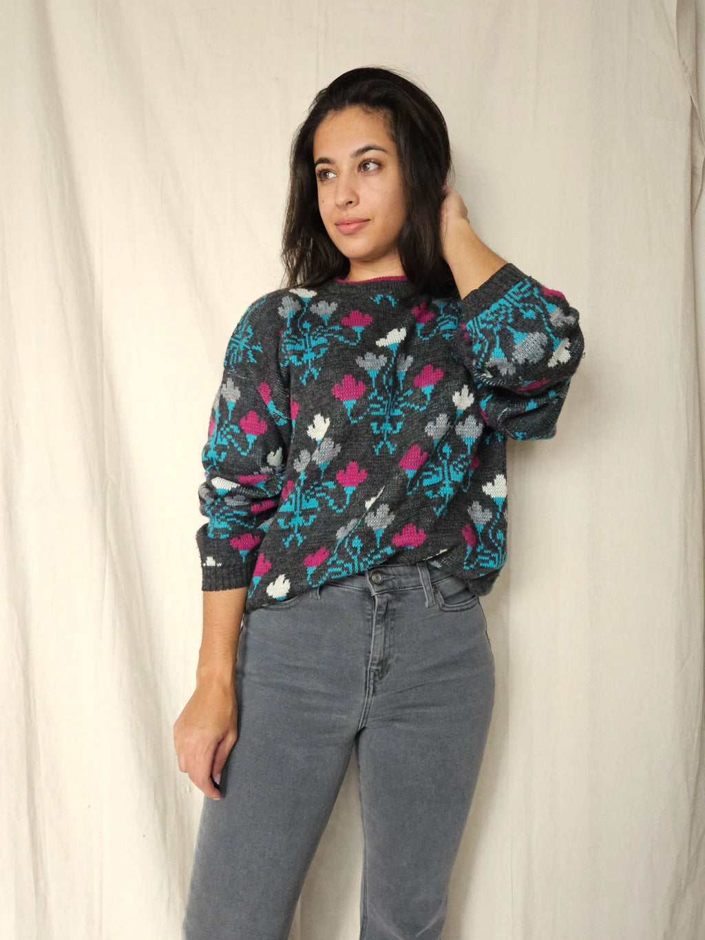 Donkergrijze vintage trui met roze en blauw | 3XL