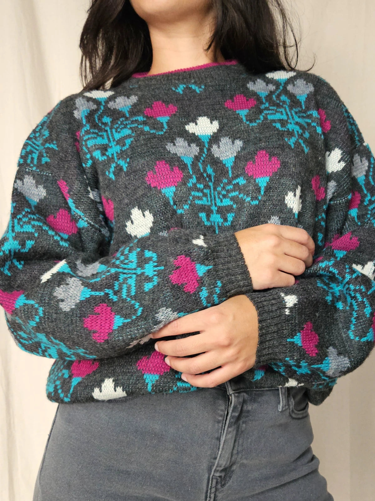 Donkergrijze vintage trui met roze en blauw | 3XL