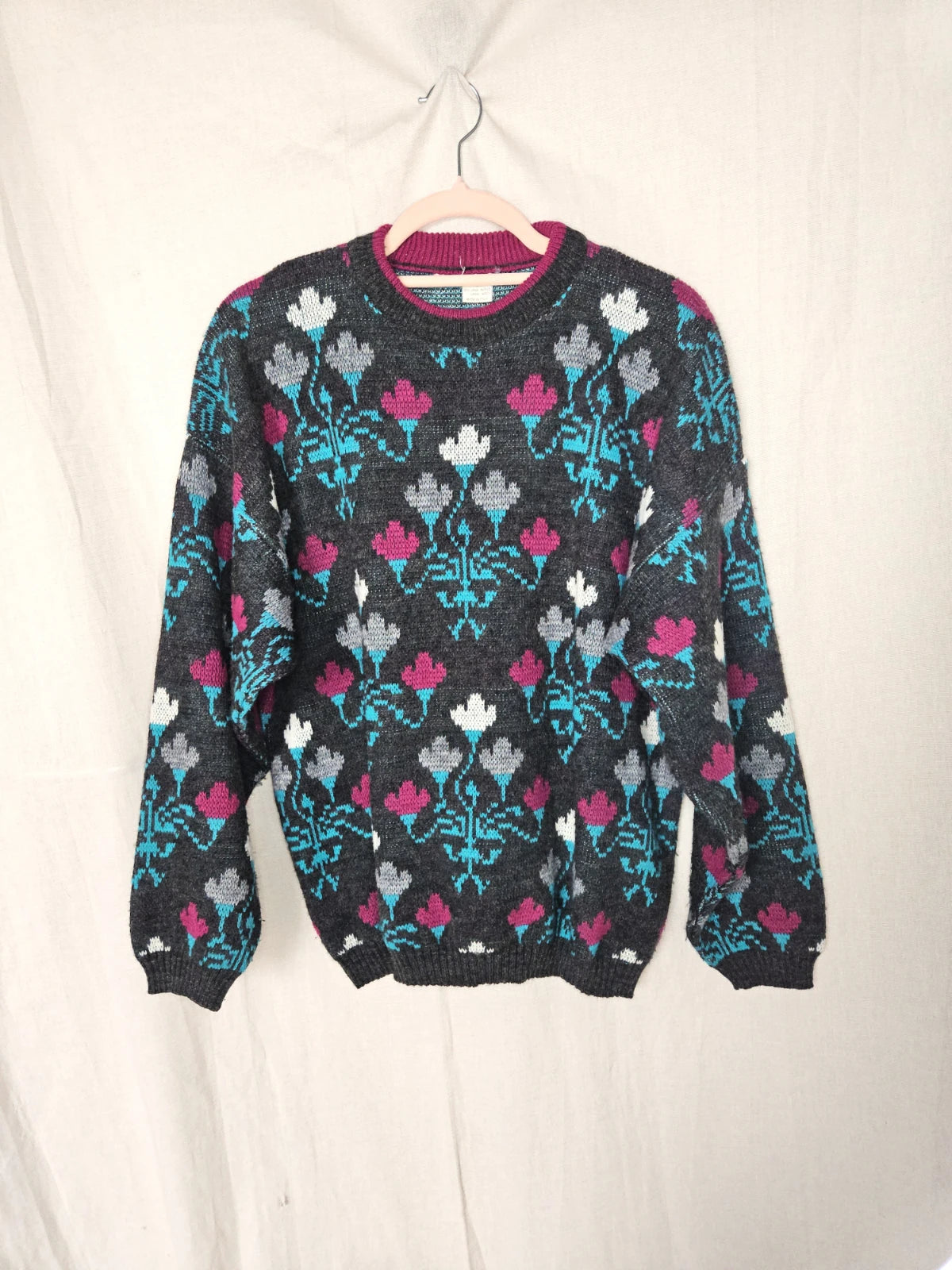 Donkergrijze vintage trui met roze en blauw | 3XL
