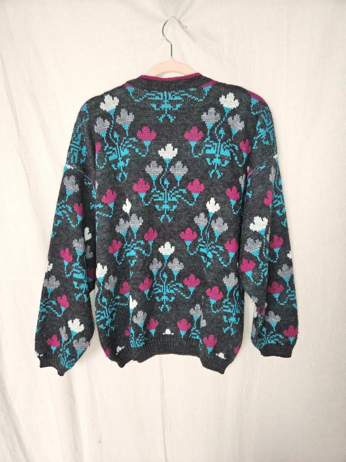 Donkergrijze vintage trui met roze en blauw | 3XL