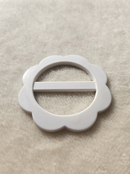 Blouse buckle - white flower