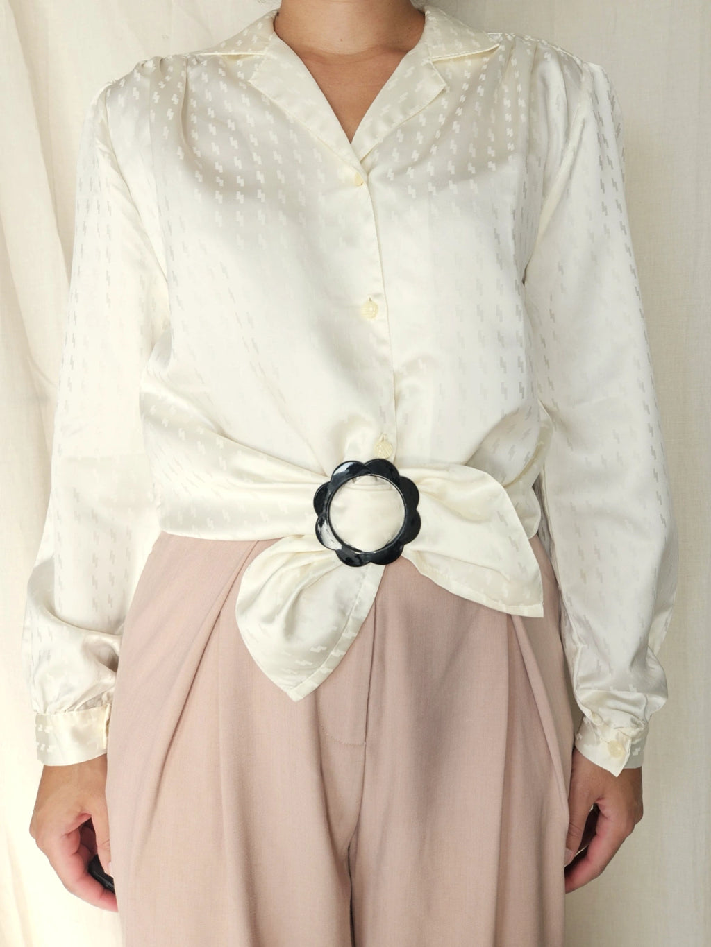 Blouse gesp - zwarte bloem