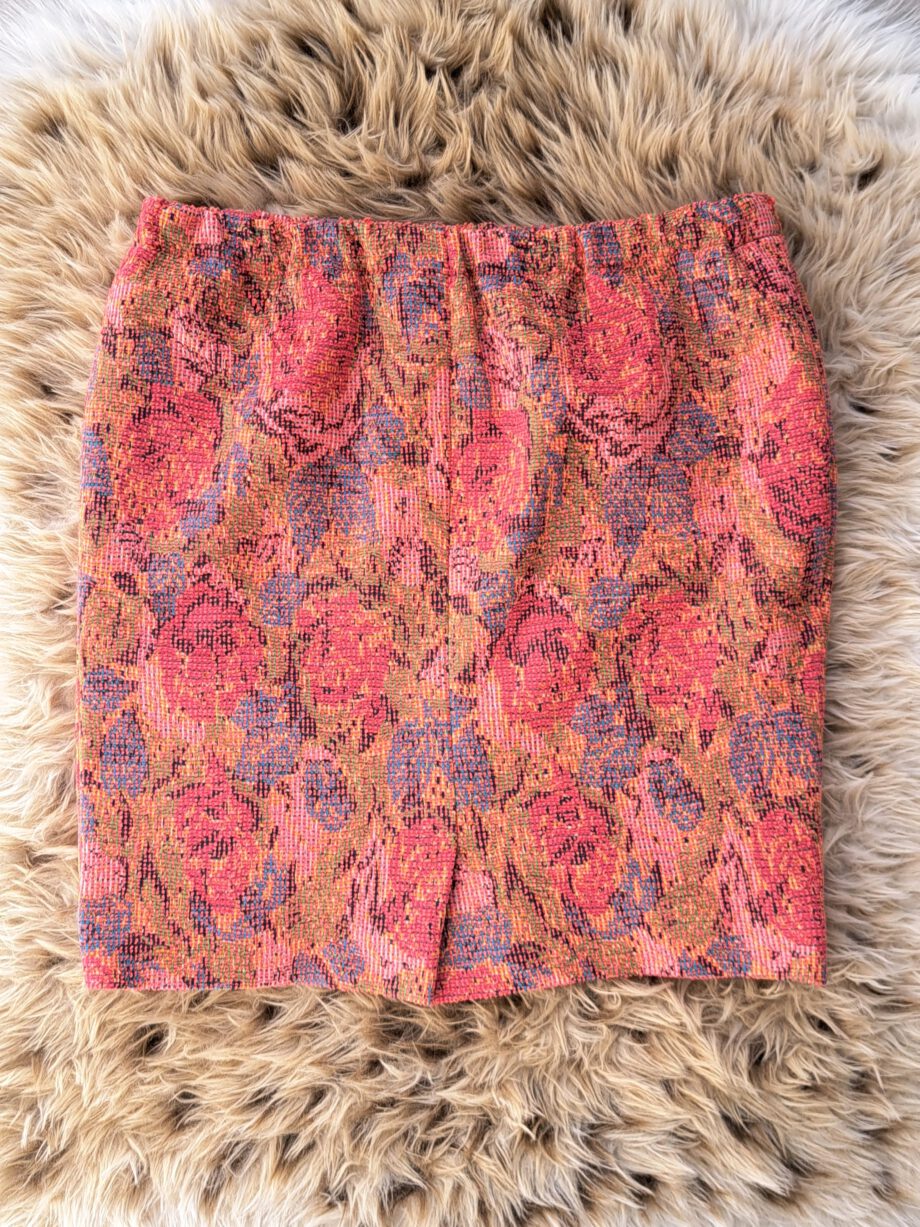 gebreide rok met roze bloemenprint