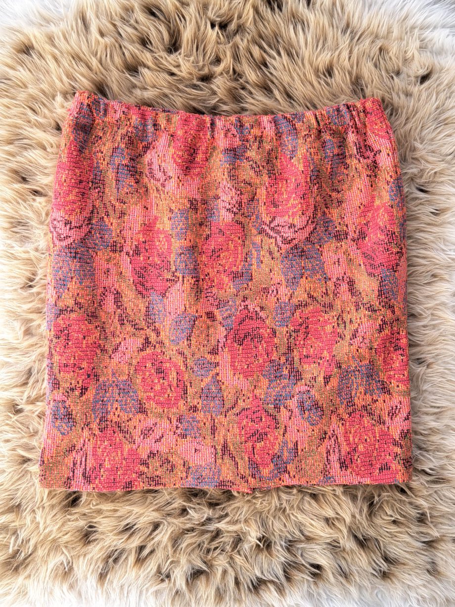 gebreide rok met roze bloemenprint