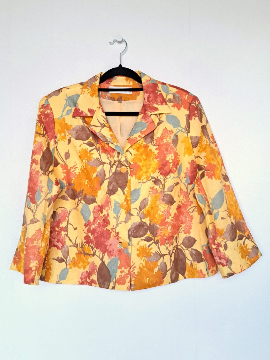 gele blazer met bloemenprint