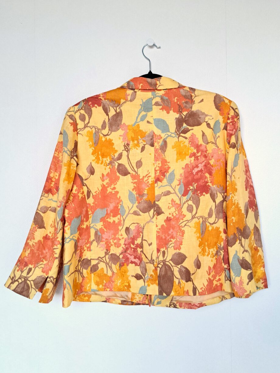 gele blazer met bloemenprint