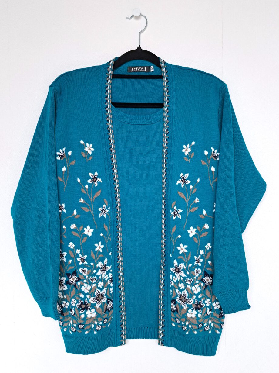blauwe trui met bloemen