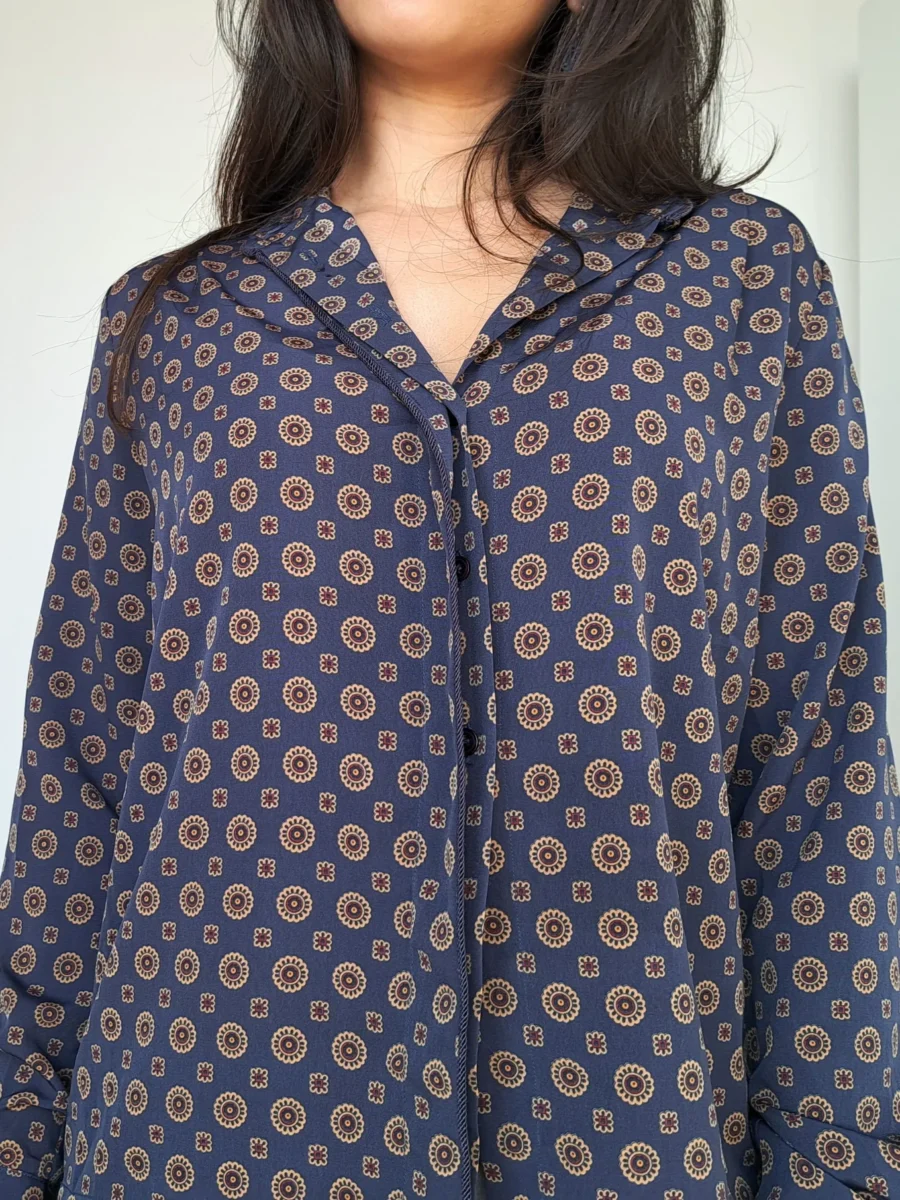 donkerblauwe vintage blouse met print