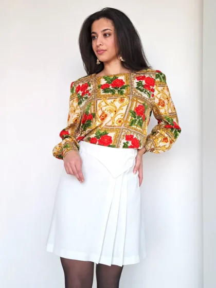 vintage blouse met gouden en rode opdruk