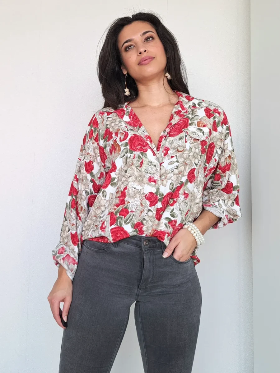 vintage blouse met rode bloemen opdruk