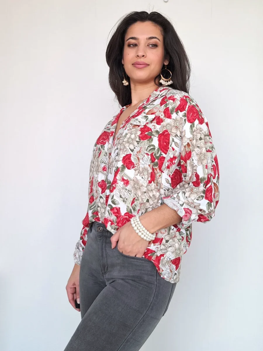 vintage blouse met rode bloemen opdruk