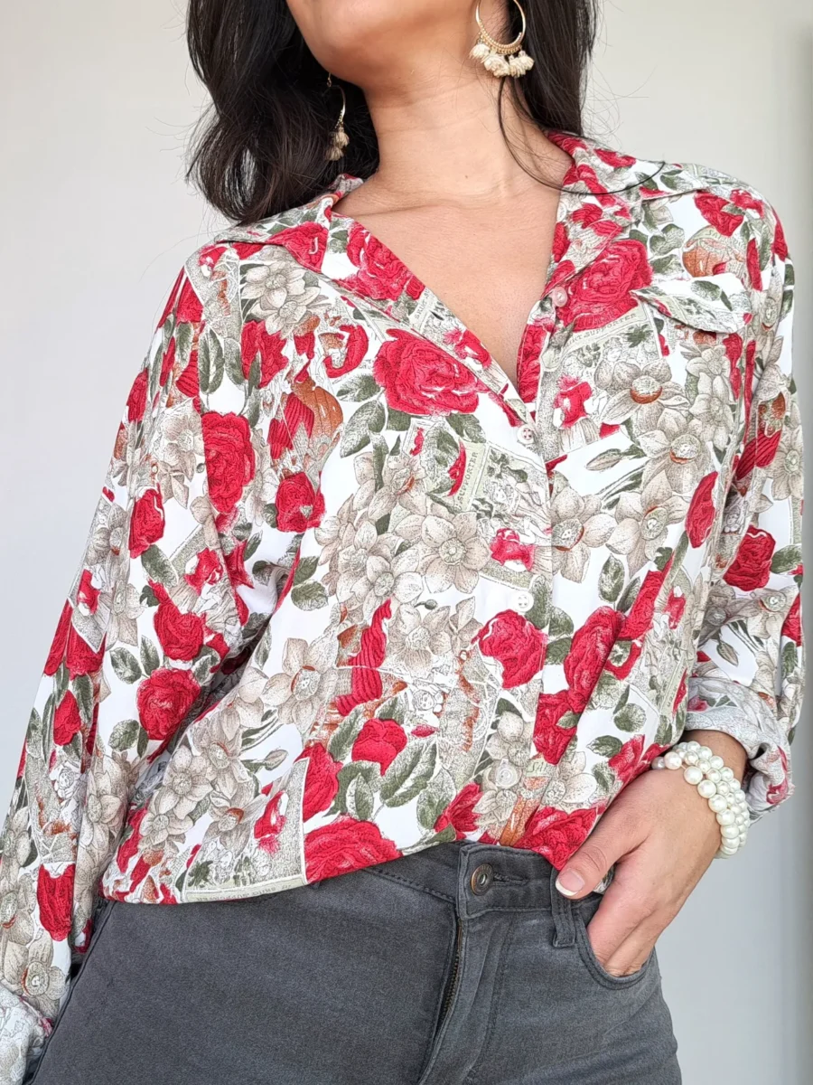 vintage blouse met rode bloemen opdruk