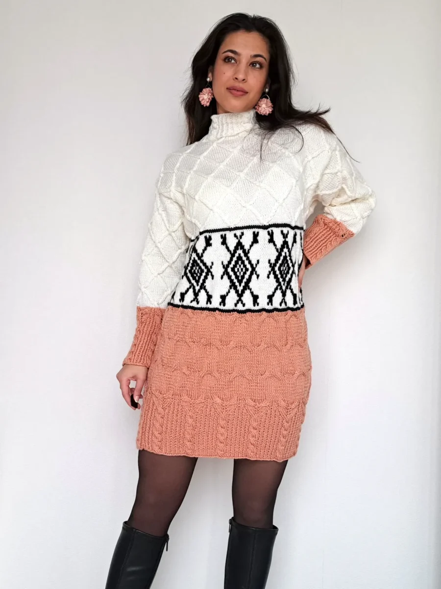 gebreide vintage jurk in het wit en koraal