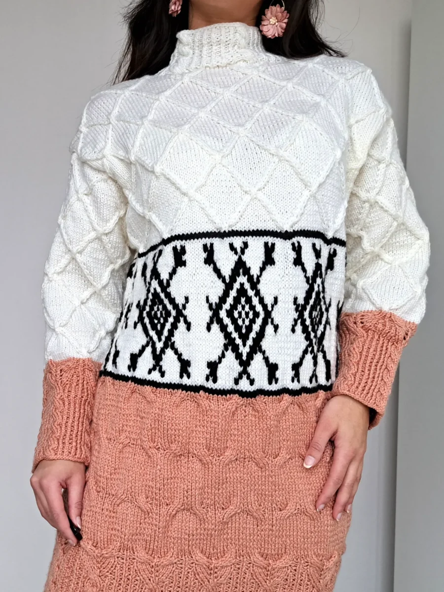 gebreide vintage jurk in het wit en koraal