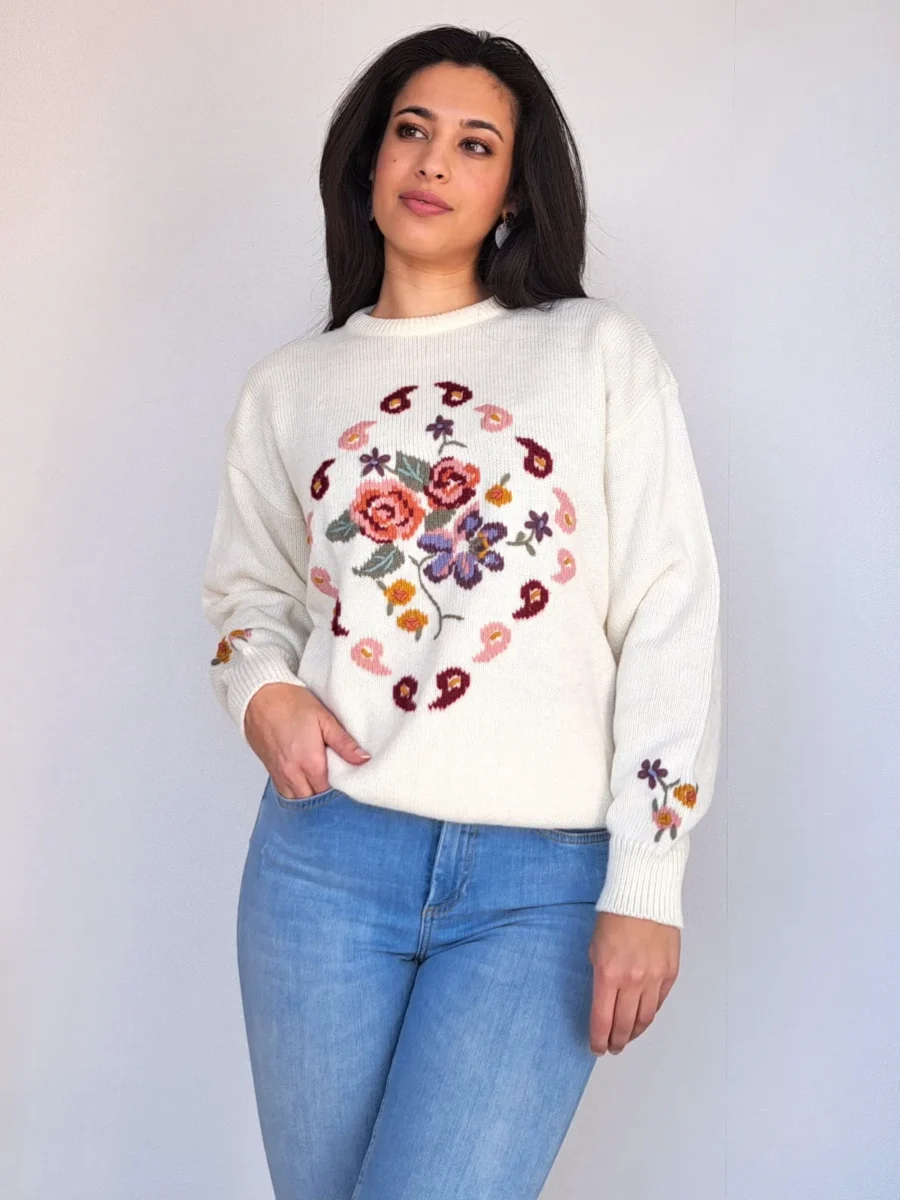 witte gebreide vintage trui met bloemen