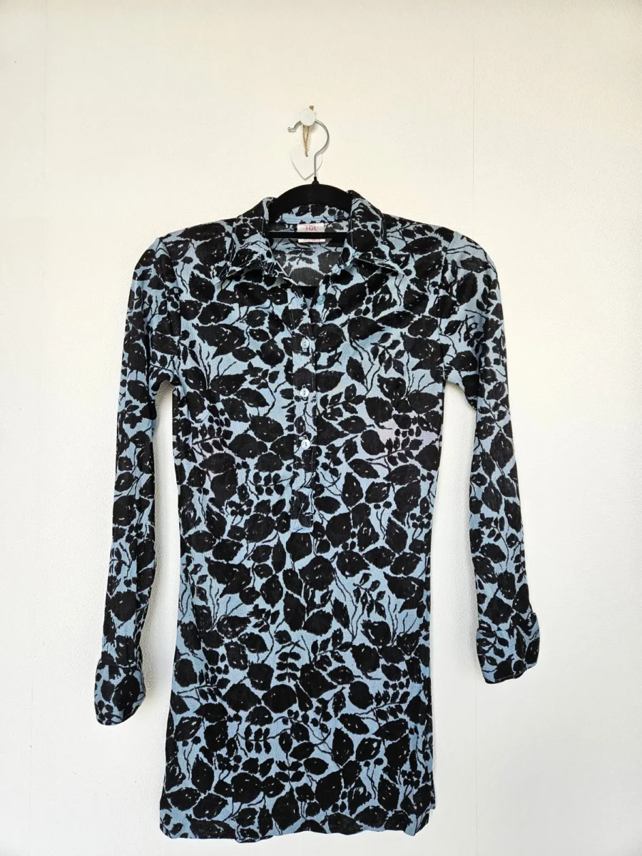 Vintage 70s lichtblauwe top zwarte bladeren | XS - Afbeelding 4