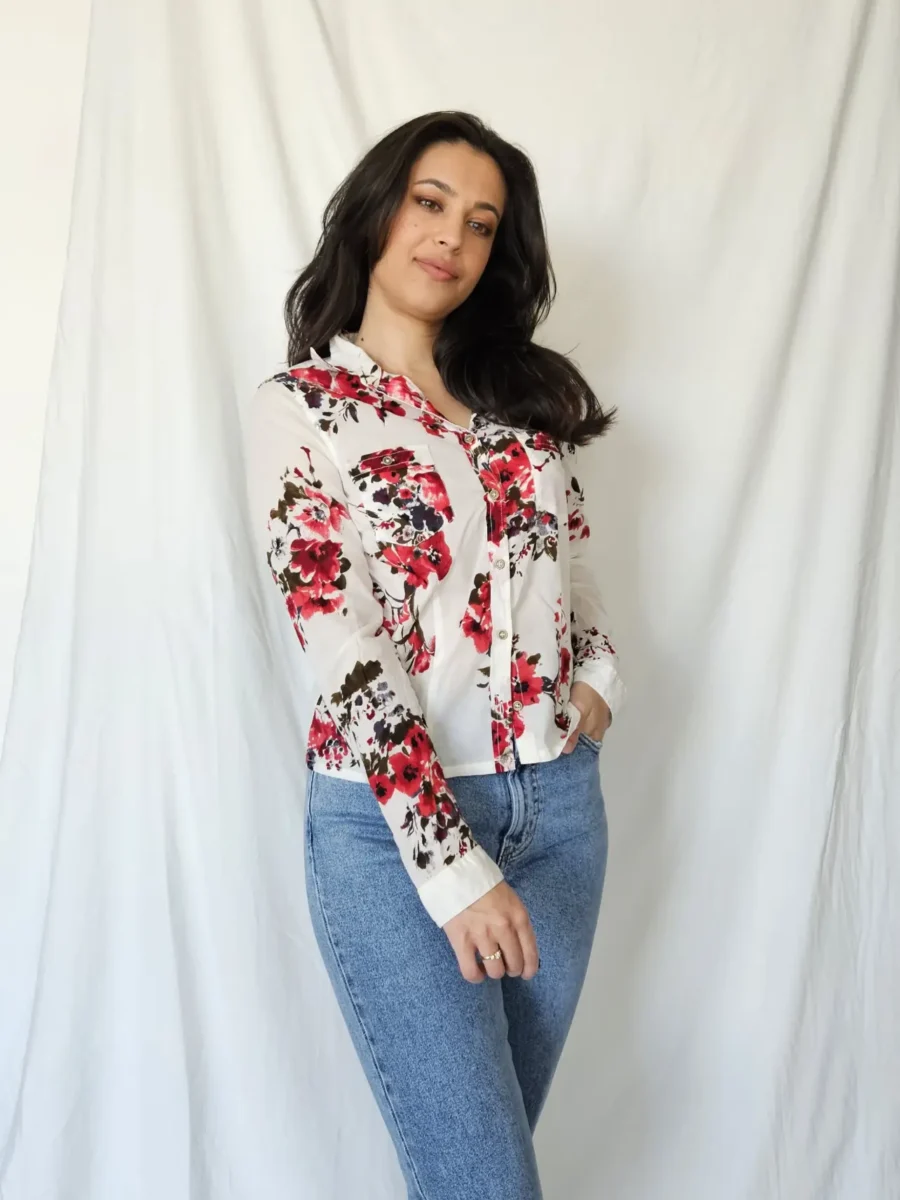 Zachte vintage blouse met rode bloemen| S - Afbeelding 3