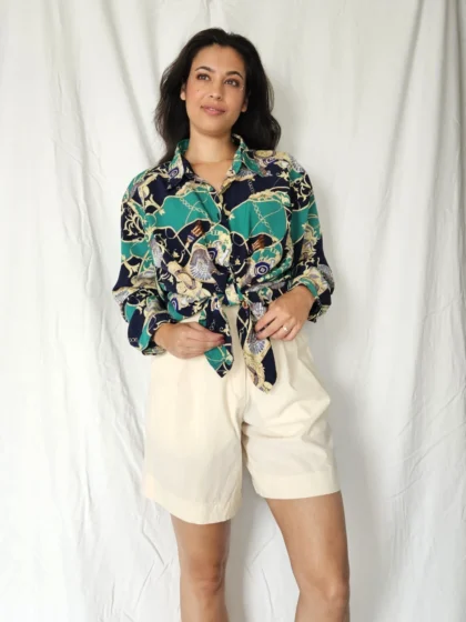 vintage blouse opgeknoopt