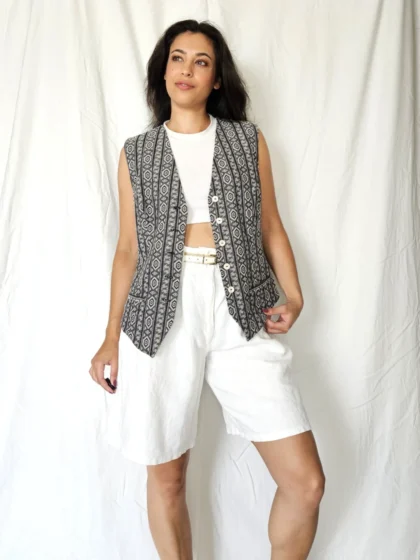 Vintage gilet met borduursels open dragen
