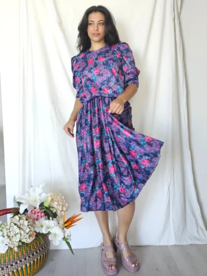 Zwierige 80s vintage jurk met lichte glans | M