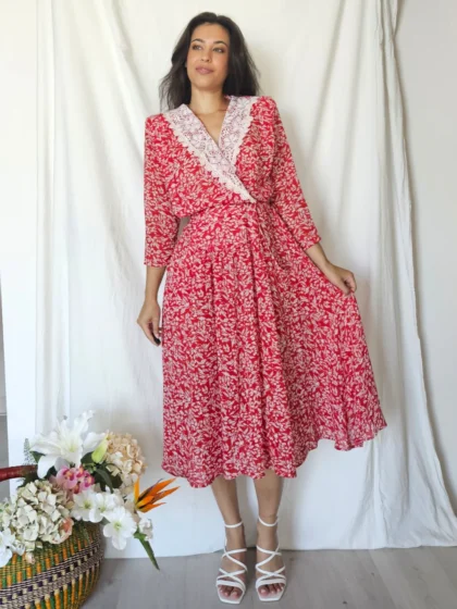 Rode vintage overslag jurk met kant | XS