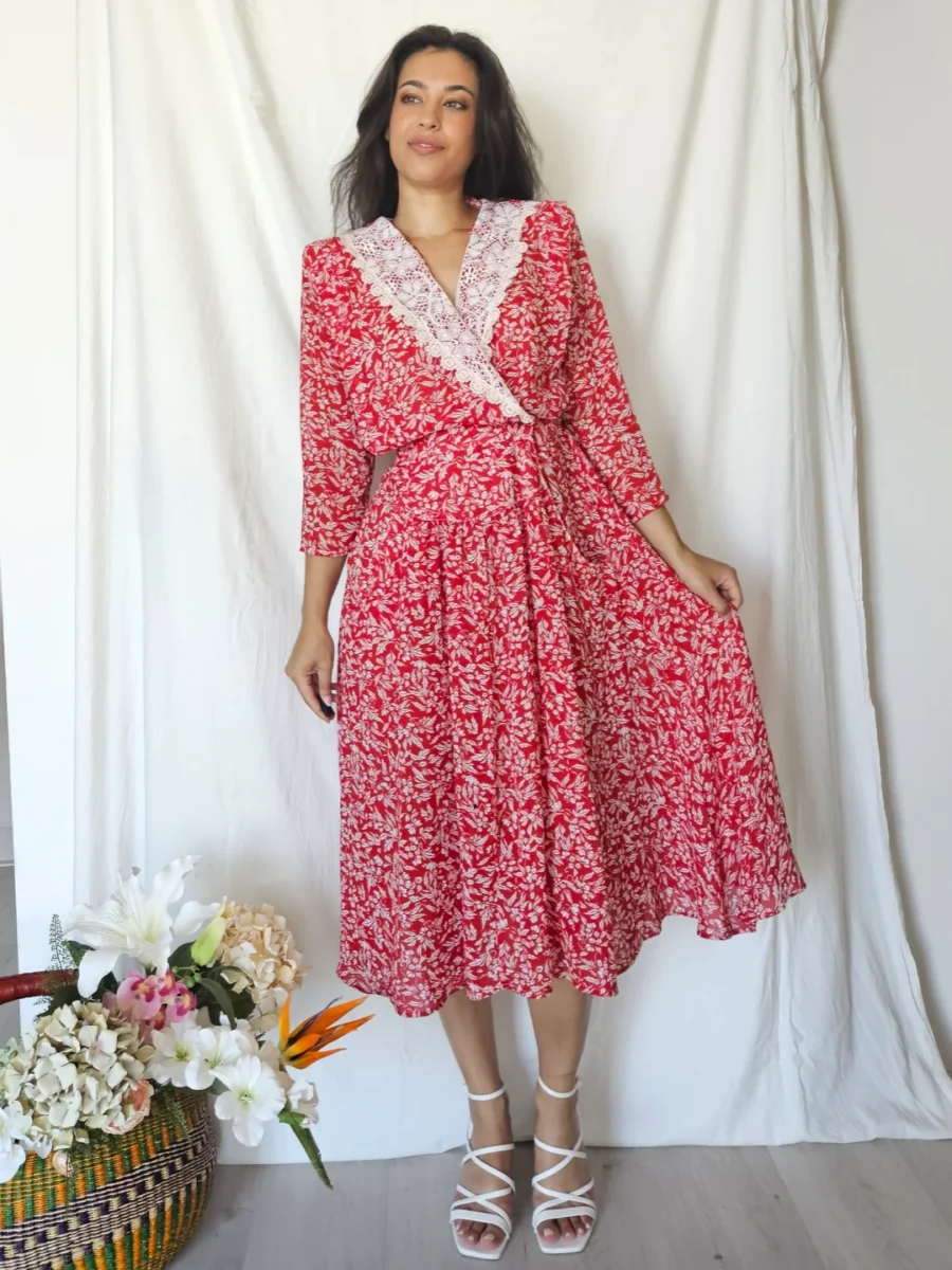 Rode vintage overslag jurk met kant | XS