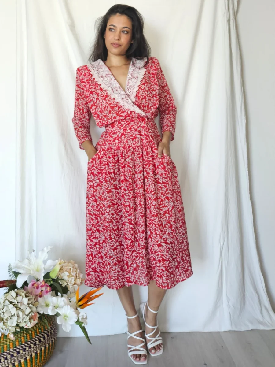 Rode vintage overslag jurk met kant | XS - Afbeelding 2